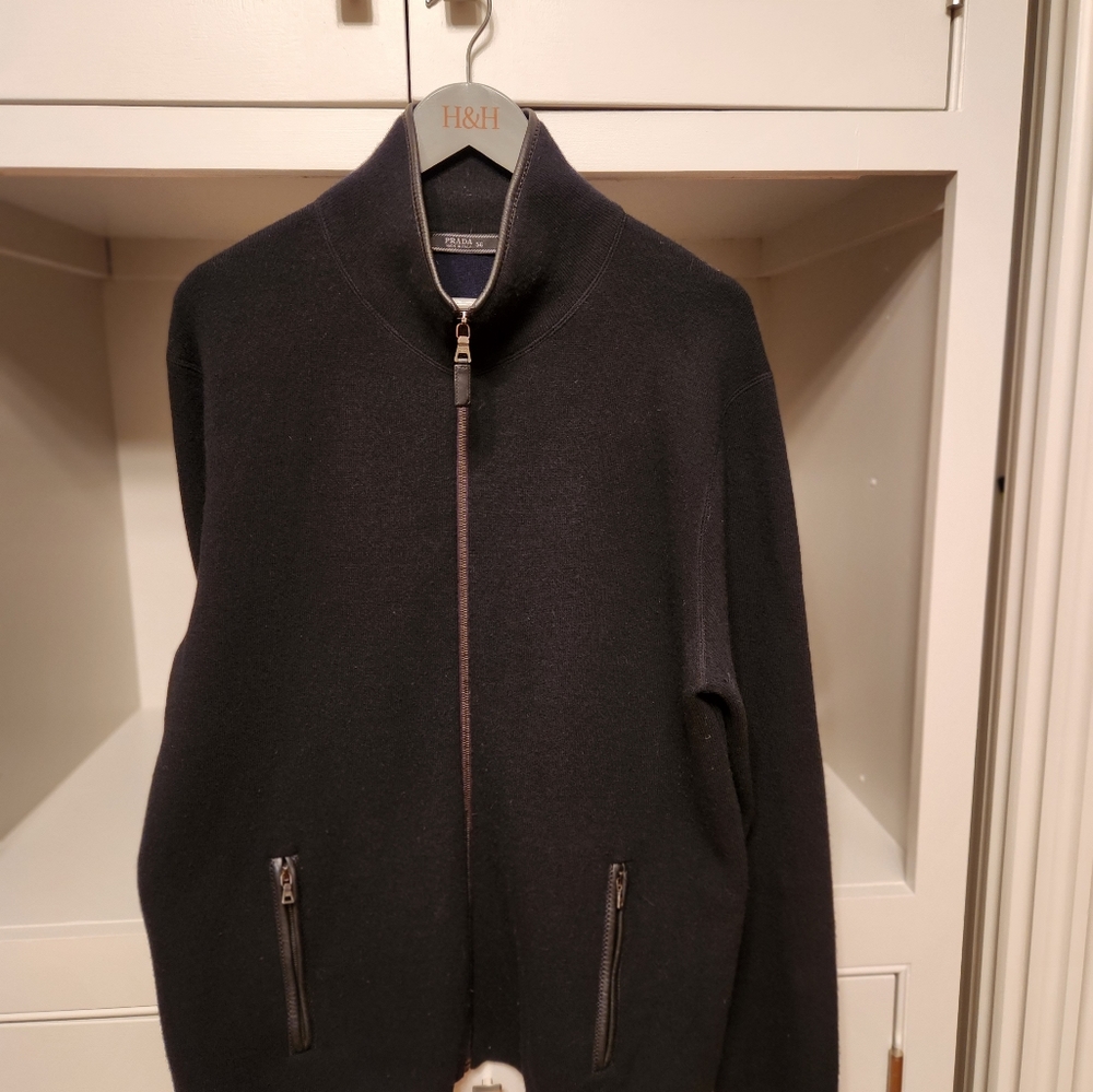 Prada 🚀HOST PICK🚀Authentic black 70%wool and 30% cashmere size 56, LUXURIOUS